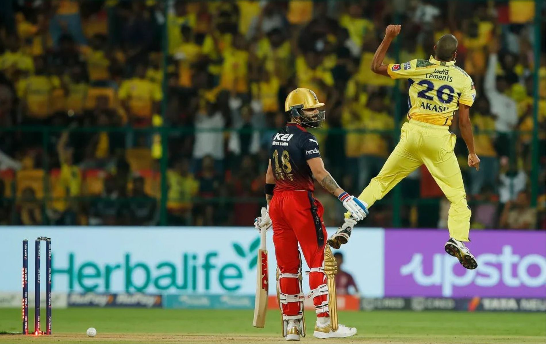 कोहली को CSK के आकाश सिंह ने इस मैच में बोल्ड कर दिया (Photo Courtesy: IPLT20.com)