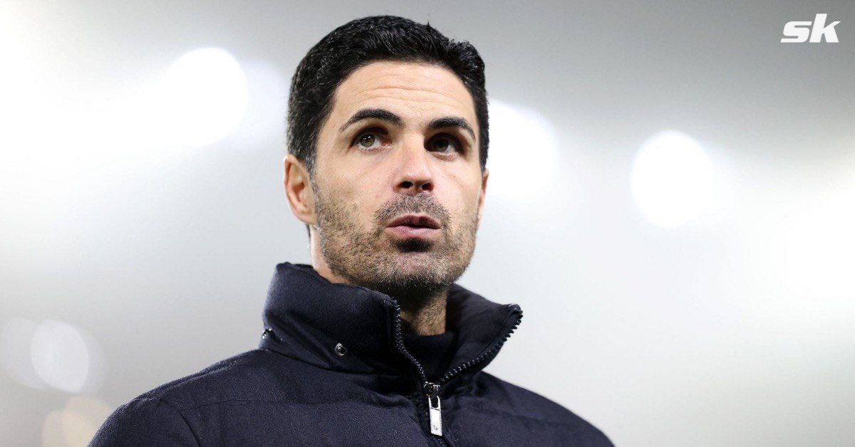 Mikel Arteta looks on during an Arsenal match