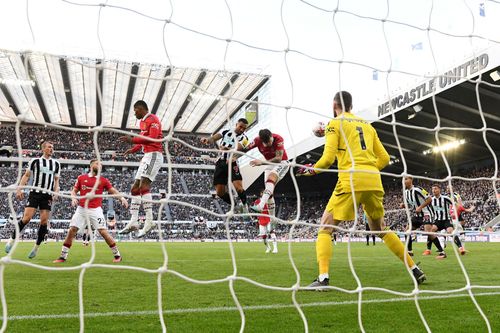 De Gea (right) made some crucial saves but ended up on the losing side.