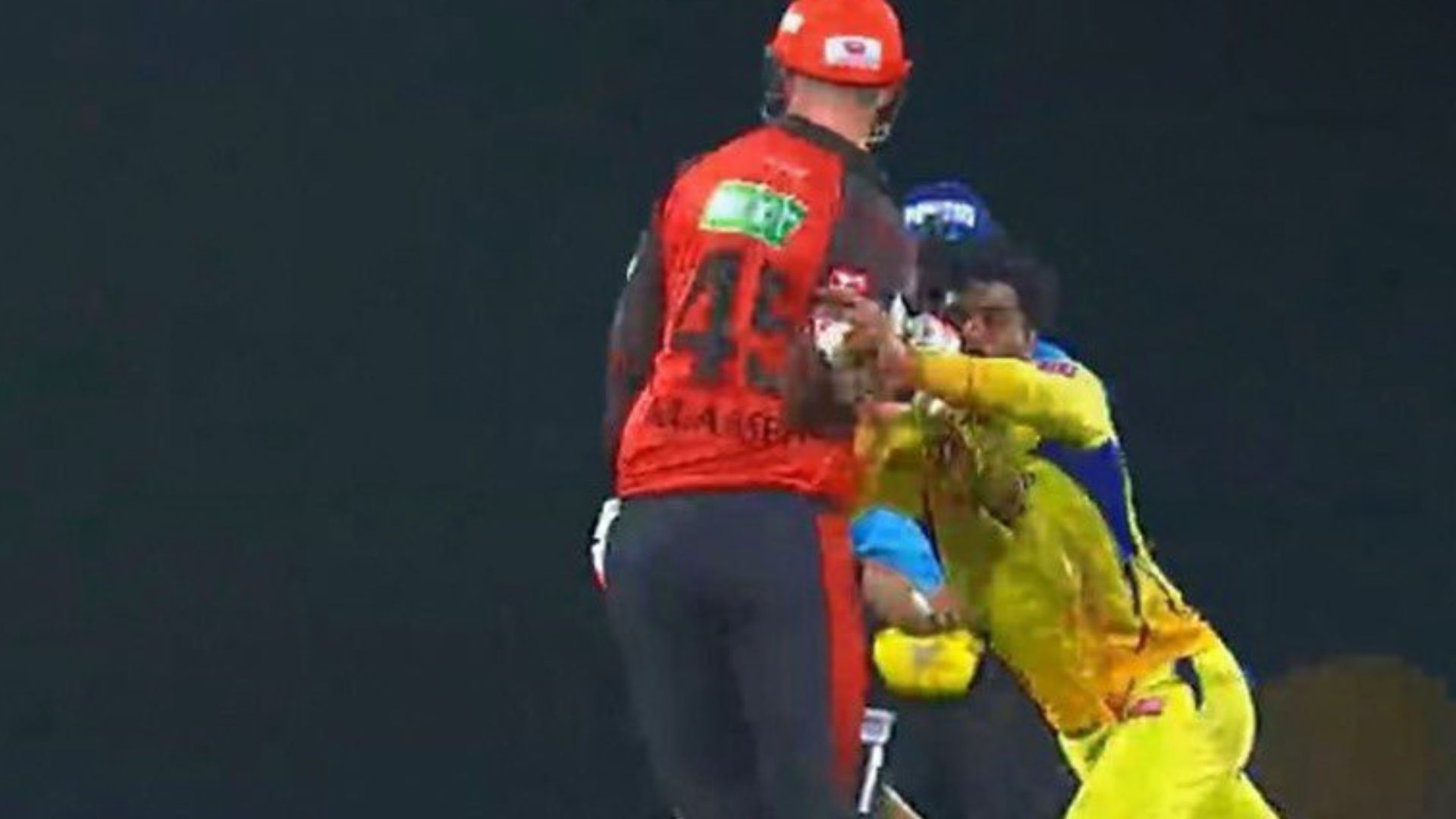 Heinrich Klaasen (L) and Ravindra Jadeja had a collision during the game (P.C.:Twitter)