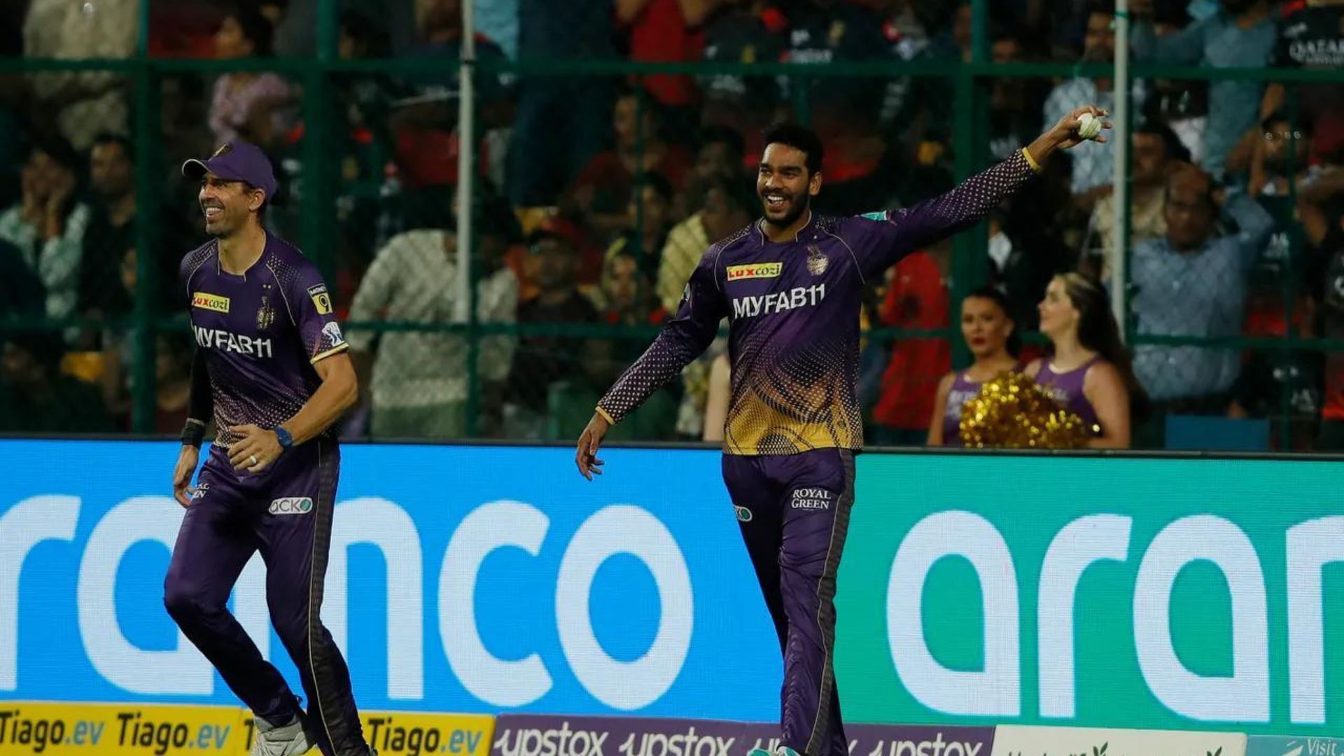 Venkatesh Iyer (R) celebrates after taking an impressive catch of Virat Kohli (P.C.:iplt20.com)