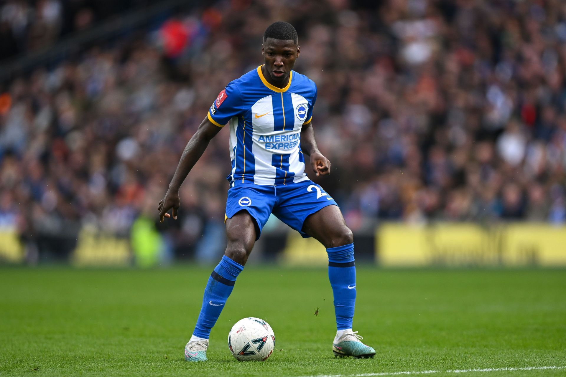 Moises Caicedo has admirers at the Emirates.