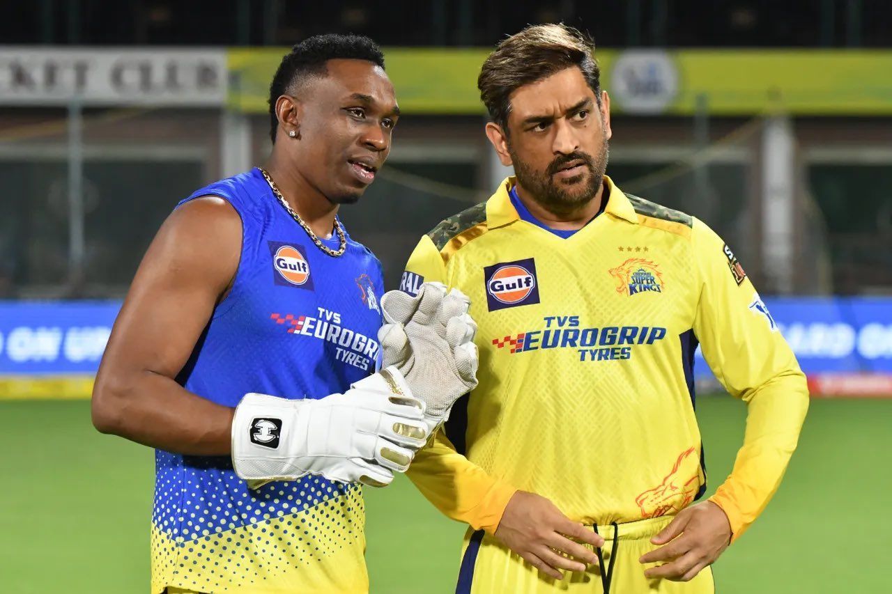 Dwayne Bravo and MS Dhoni. (Credits: Twitter)