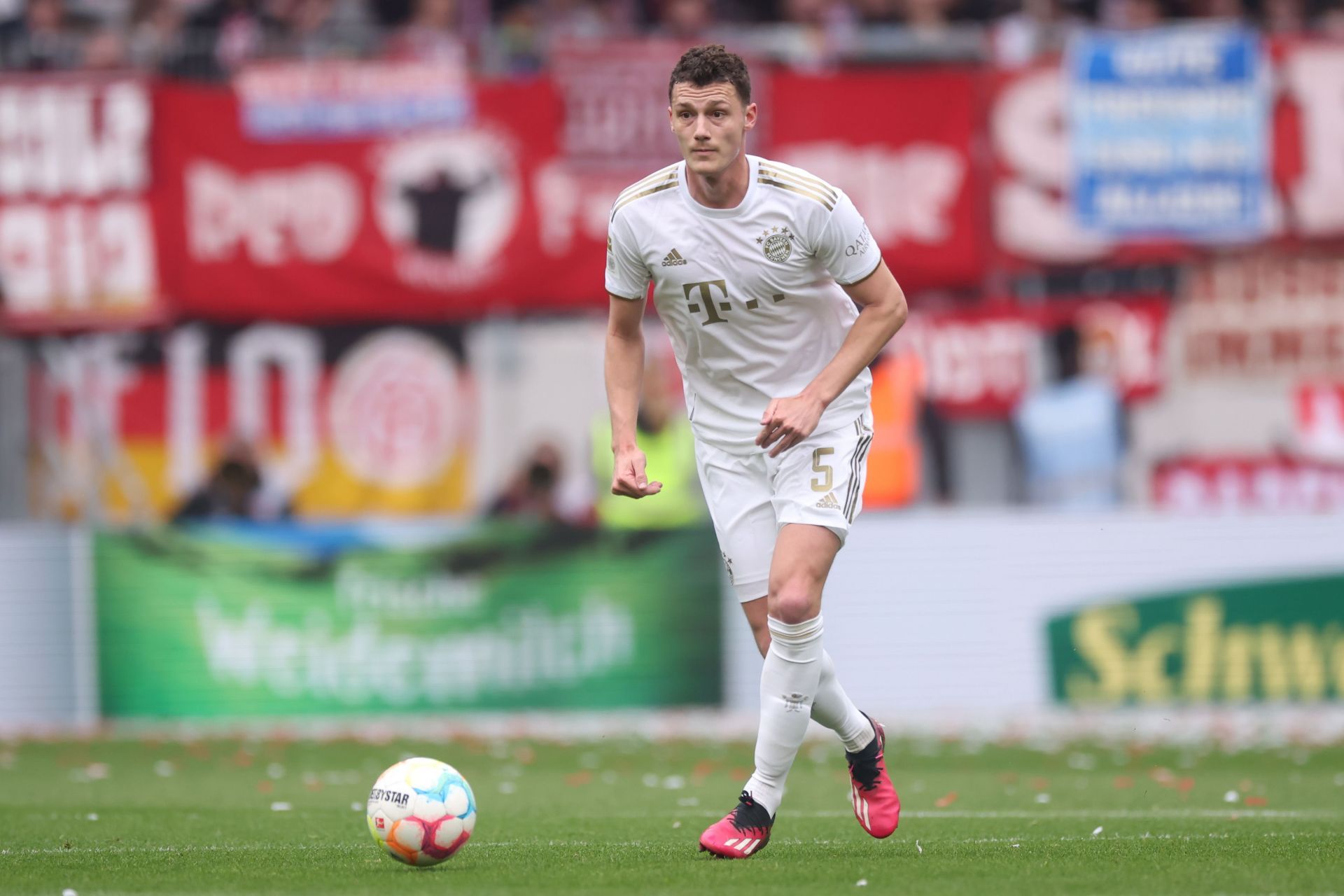 Benjamin Pavard could leave the Allianz Arena this summer.