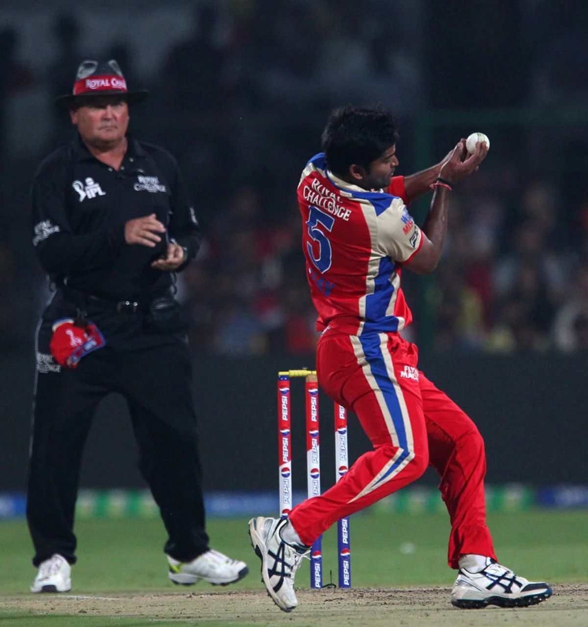 Vinay Kumar held onto a sharp catch in IPL 2013 [IPLT20]