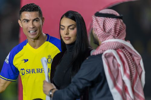 Cristiano Ronaldo (left), Georgina Rodriguez (centre), and Antonela Roccuzzo's respect.