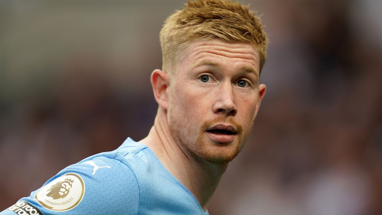 Kevin De Bruyne can play on the right flank, too