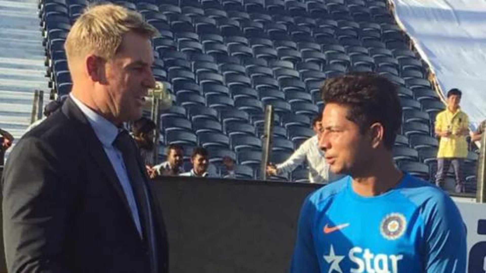 Shane Warne (L) and Kuldeep Yadav (P.C.:Twitter)