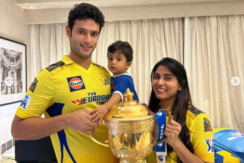 CSK all-rounder Shivam Dube with family. (Pic: @ChennaiIPL/ Twitter)