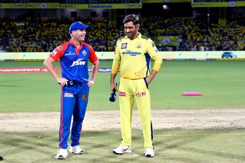 David Warner (left) and MS Dhoni (Pic: iplt20.com)