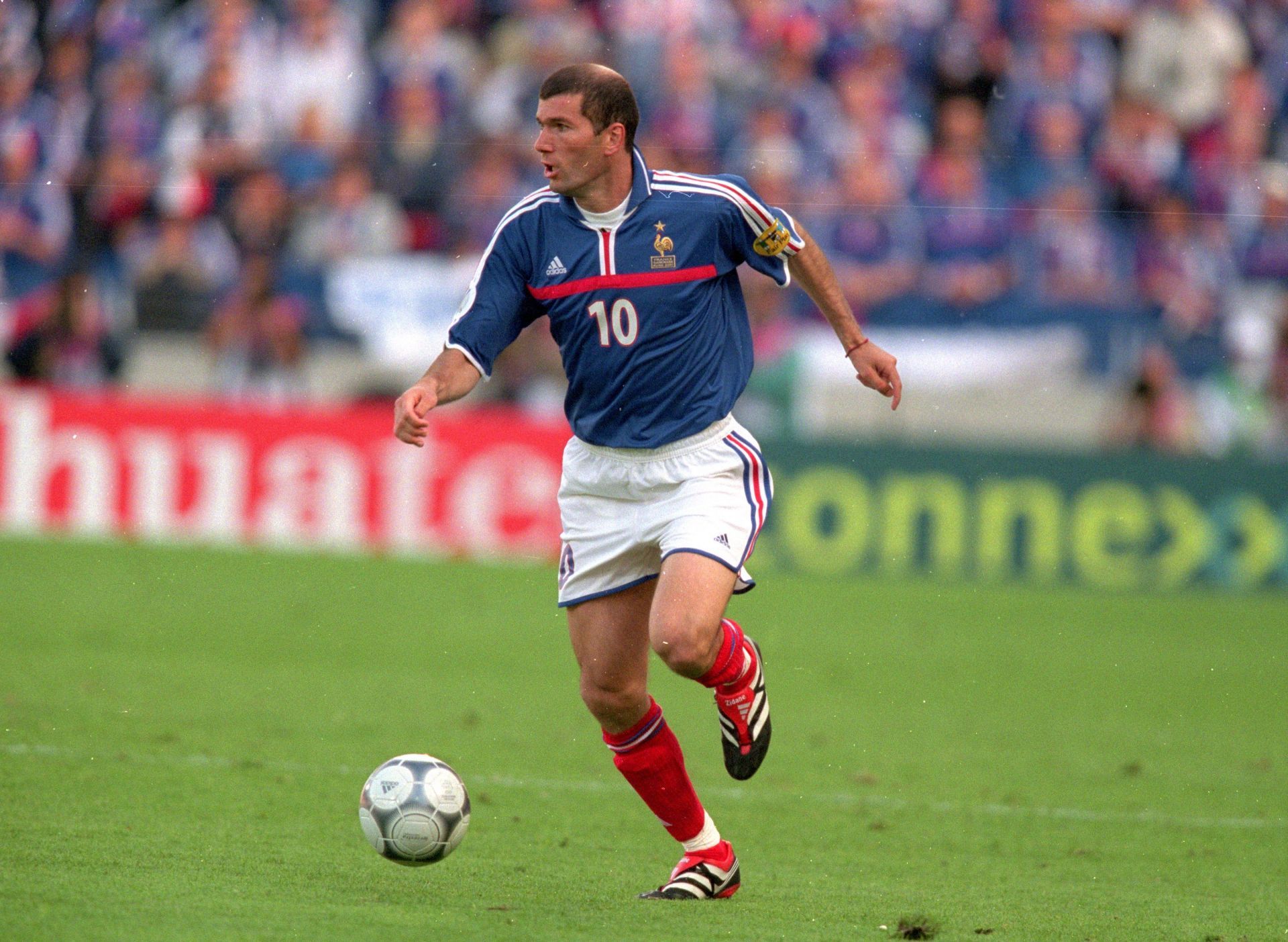 Zinedine Zidane in action at the 2000 European Championship