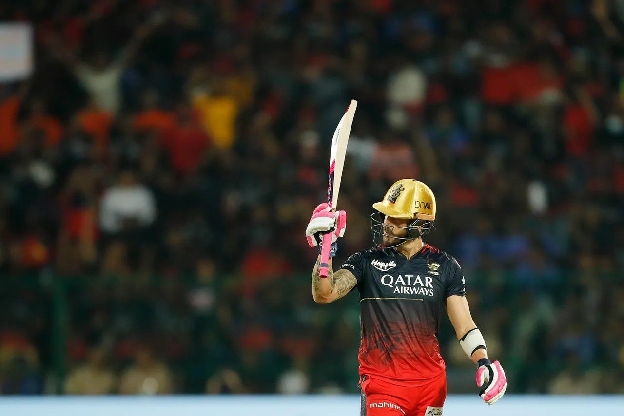 Faf du Plessis raising his bat after a fifty [IPLT20]