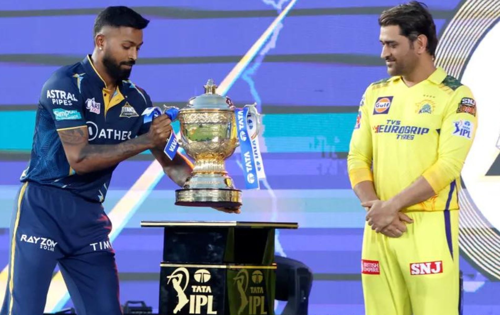 Hardik Pandya (L) and MS Dhoni. (Pic: IPLT20.com)