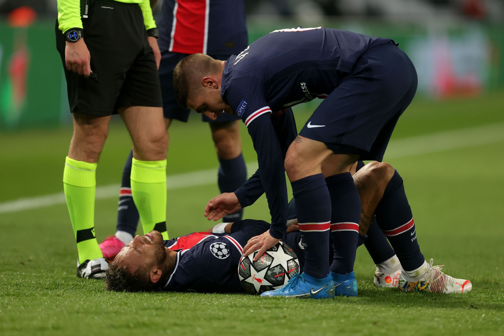 Paris Saint-Germain v Manchester City - UEFA Champions League Semi Final: Leg One