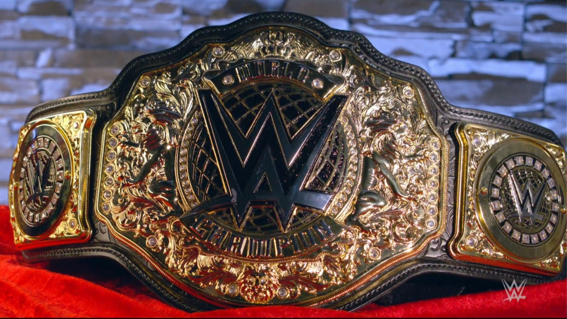 A new World Heavyweight Champion will be crowned at the end of May!