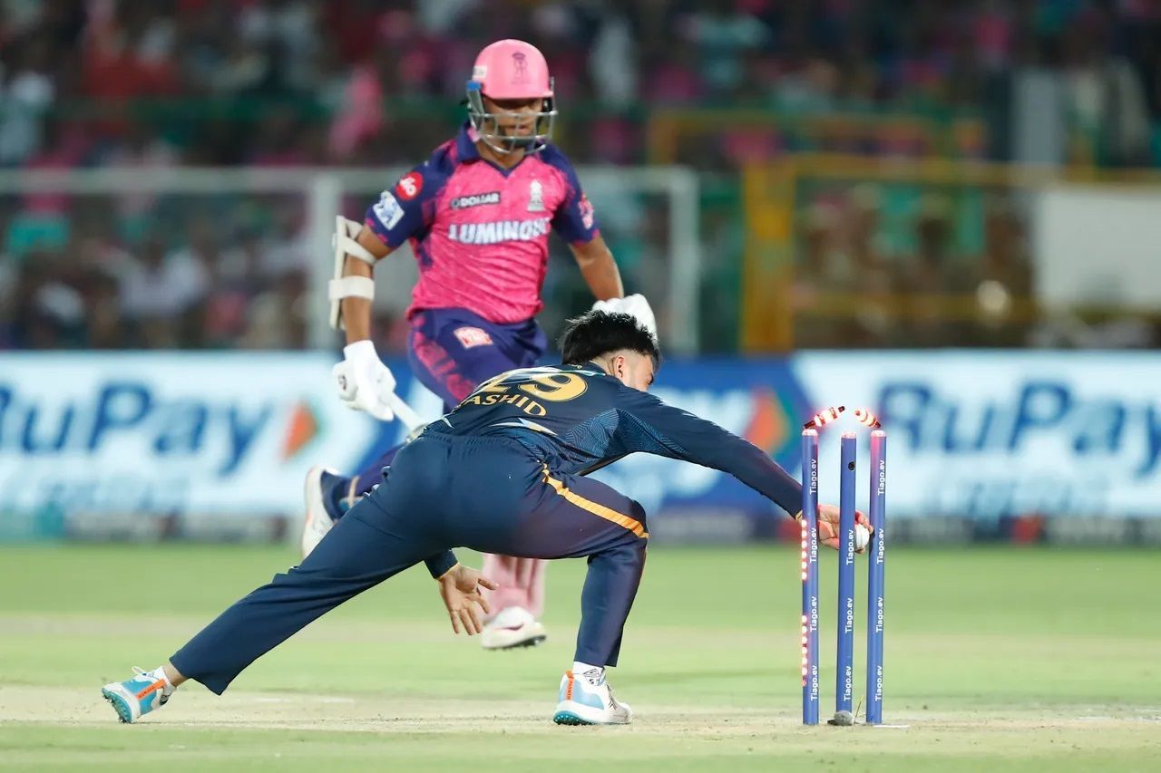 Yashasvi Jaiswal&#039;s run-out put the Rajasthan Royals on the back foot. [P/C: iplt20.com]