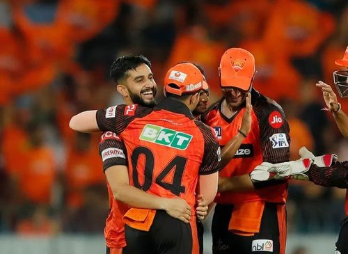 Mayank Markande celebrating with his teammates [IPLT20]