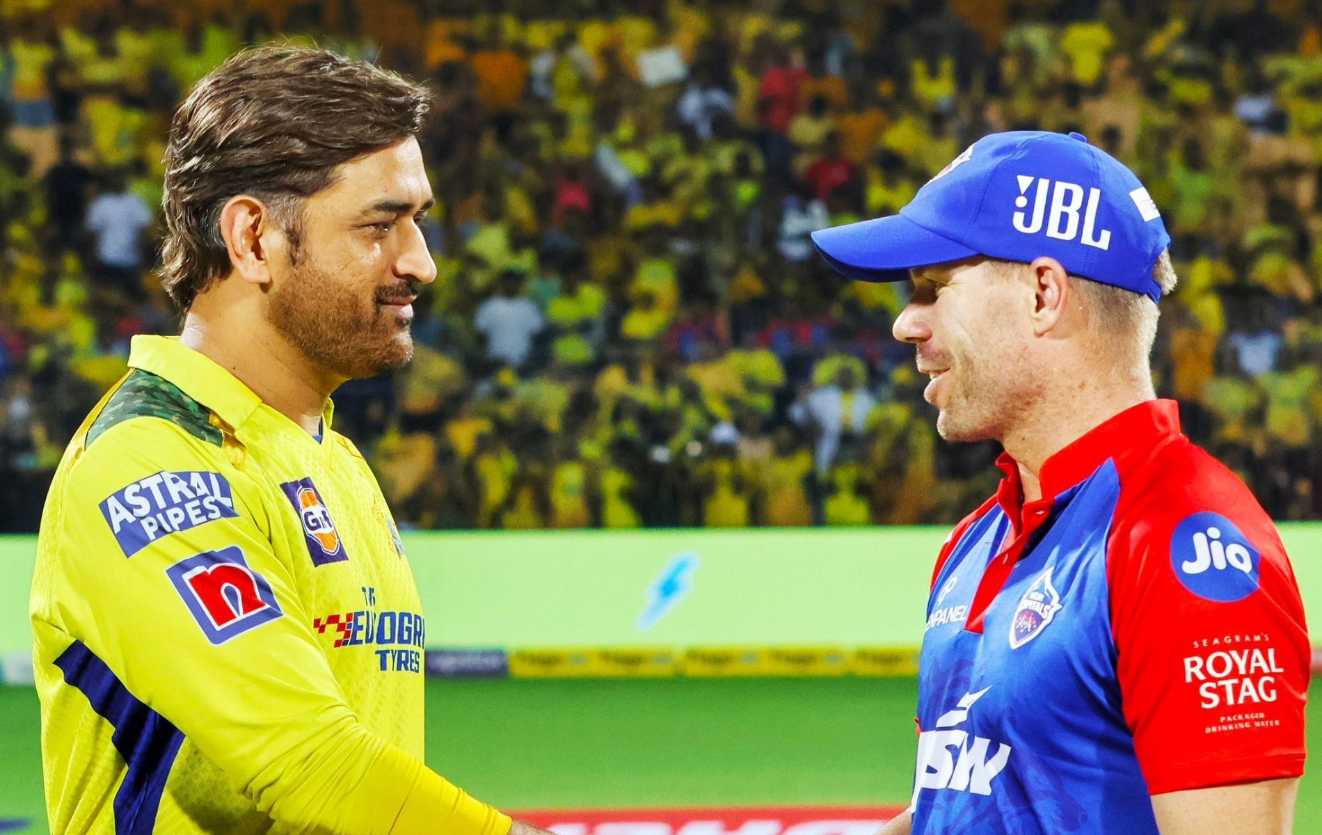 MS Dhoni (L) and David Warner (Pic: DC/Twitter)