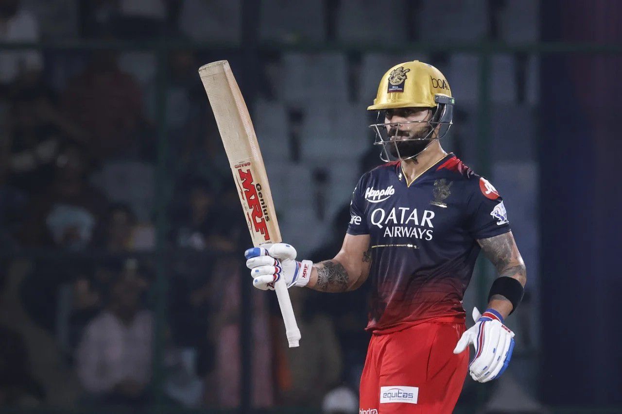 Virat Kohli raising his bat after a fifty vs DC [IPLT20]