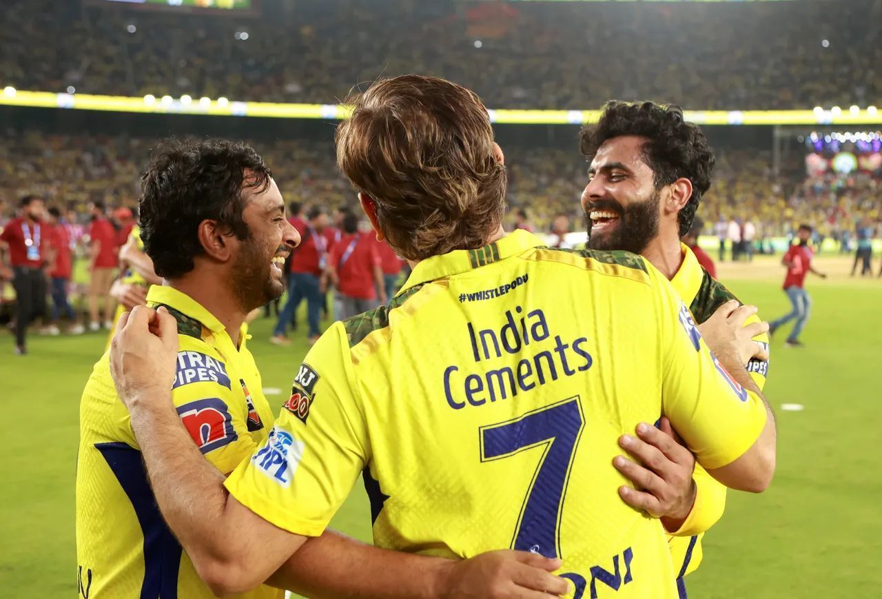 (LtoR) Ambati Rayudu, MS Dhoni and Ravindra Jadeja celebrate a famous win. (Pic: @ChennaiIPL/ Twitter)