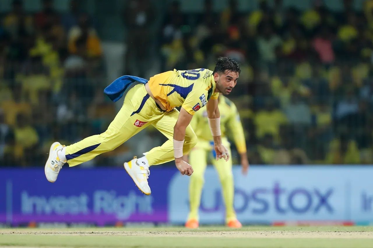 Deepak Chahar gave CSK the early breakthroughs. [P/C: iplt20.com]