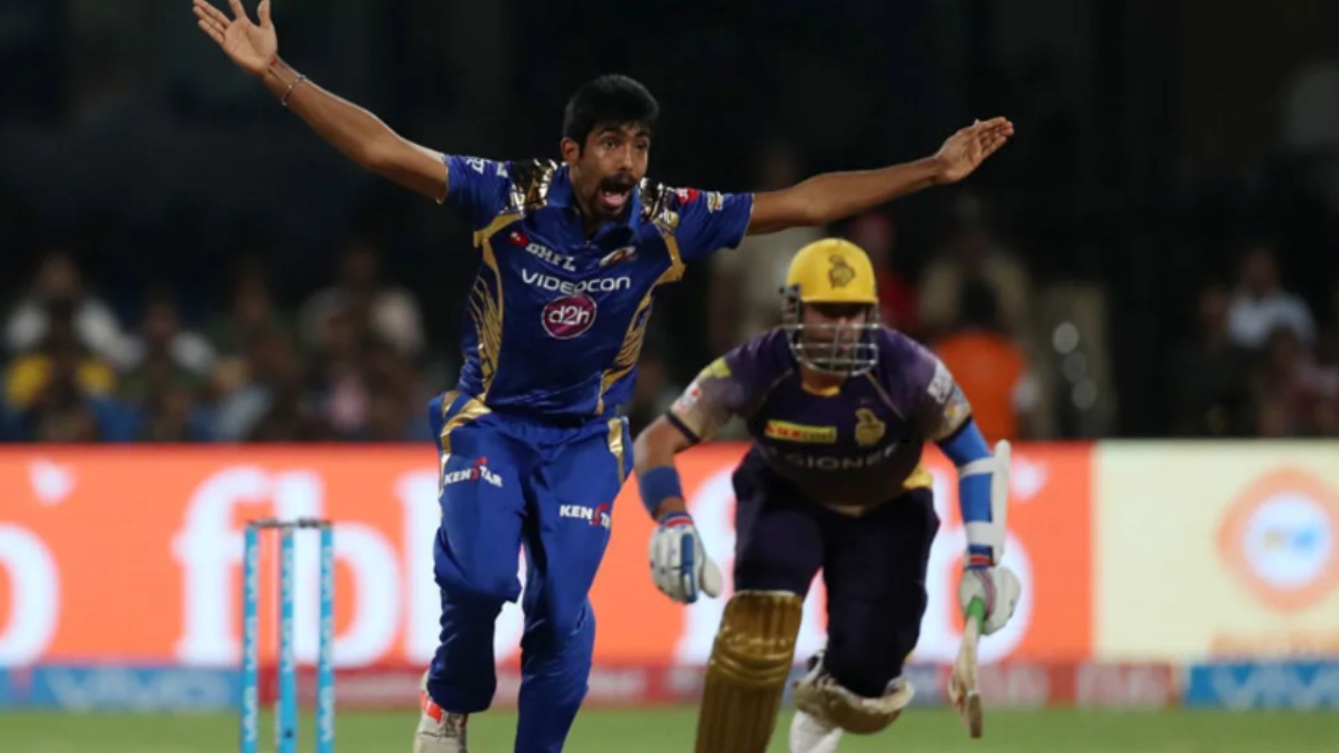 Jasprit Bumrah appeals for the wicket of Robin Uthappa during the Qualifier 2 in 2018. 