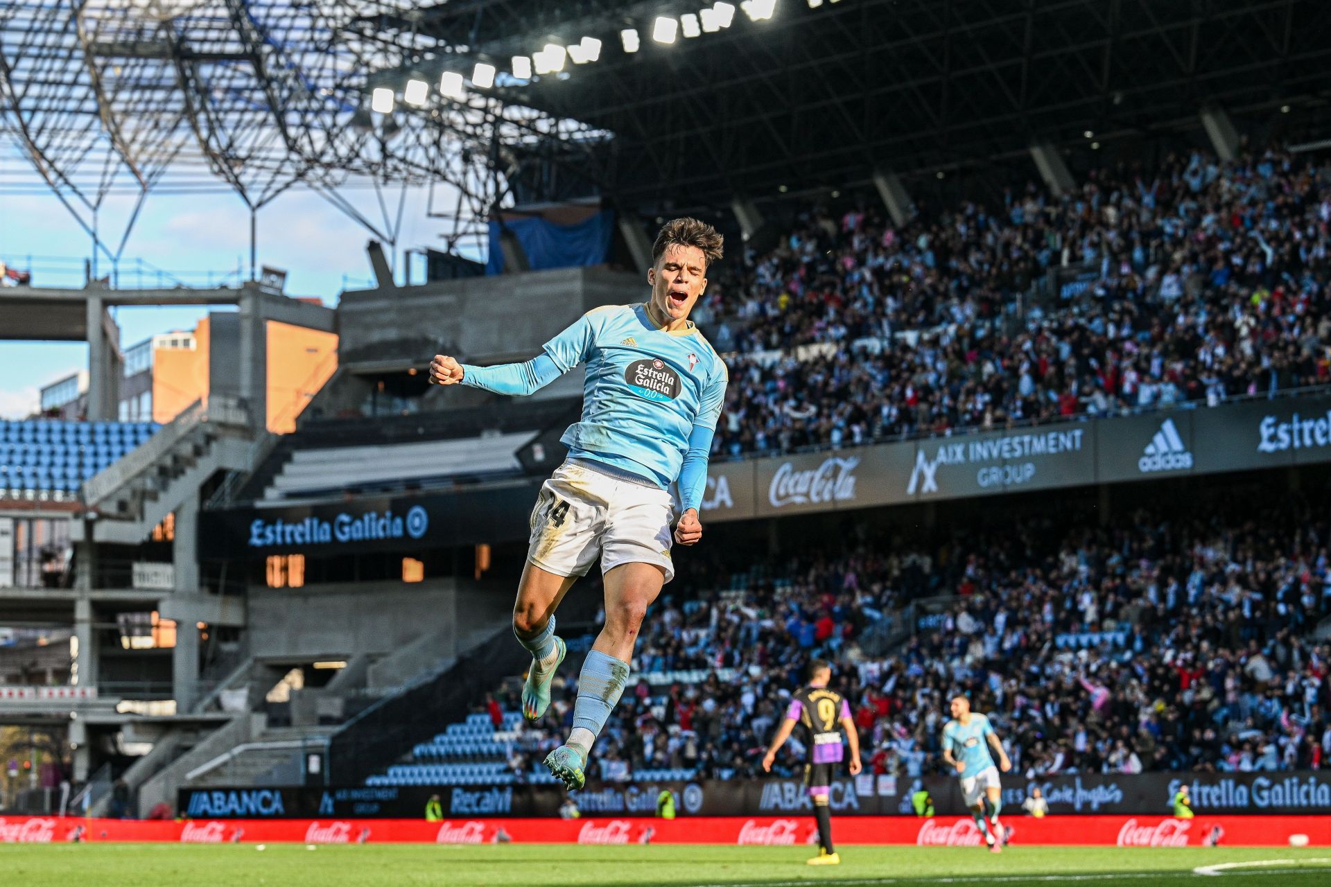 Gabri Veiga has admirers at the Santiago Bernabeu.