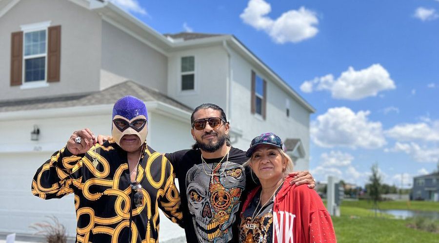 Escobar with his parents, Source: Santos Esobar&rsquo;s Instagram