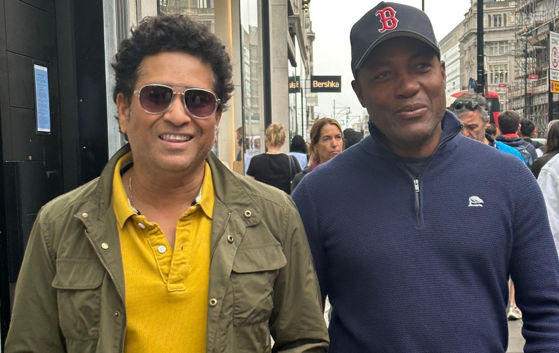 Sachin Tendulkar (L) with Brian Lara. (Pic: Instagram)