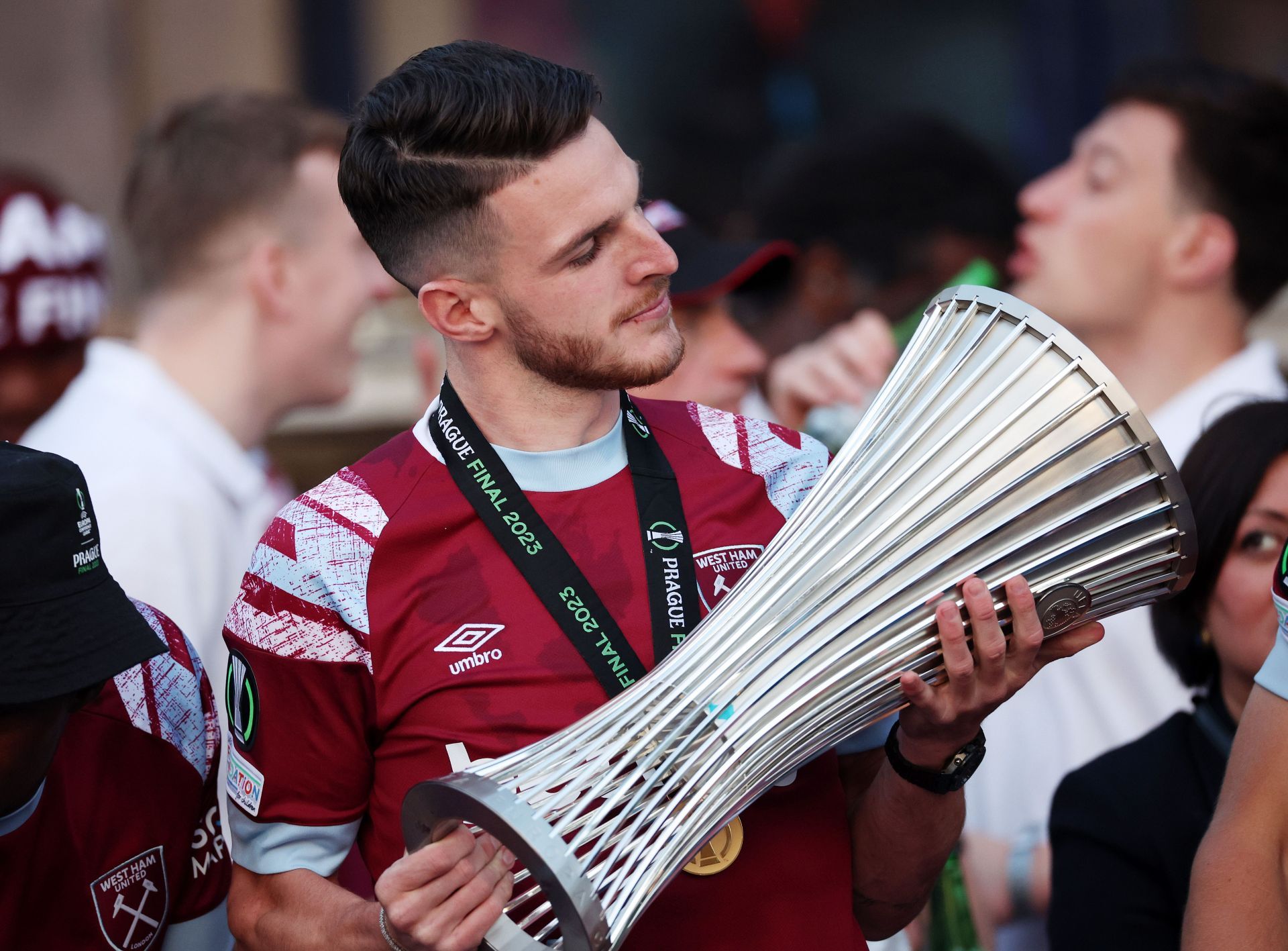 Declan Rice is urged to join Erik ten Hag&#039;s side.