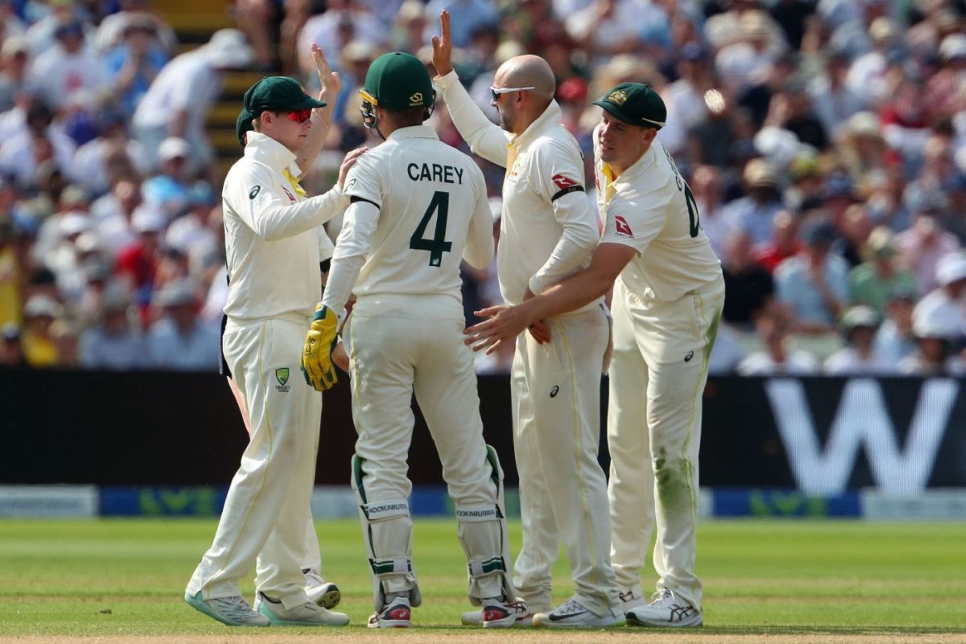 Nathan Lyon broke the crucial partnership between Root and Bairstow.