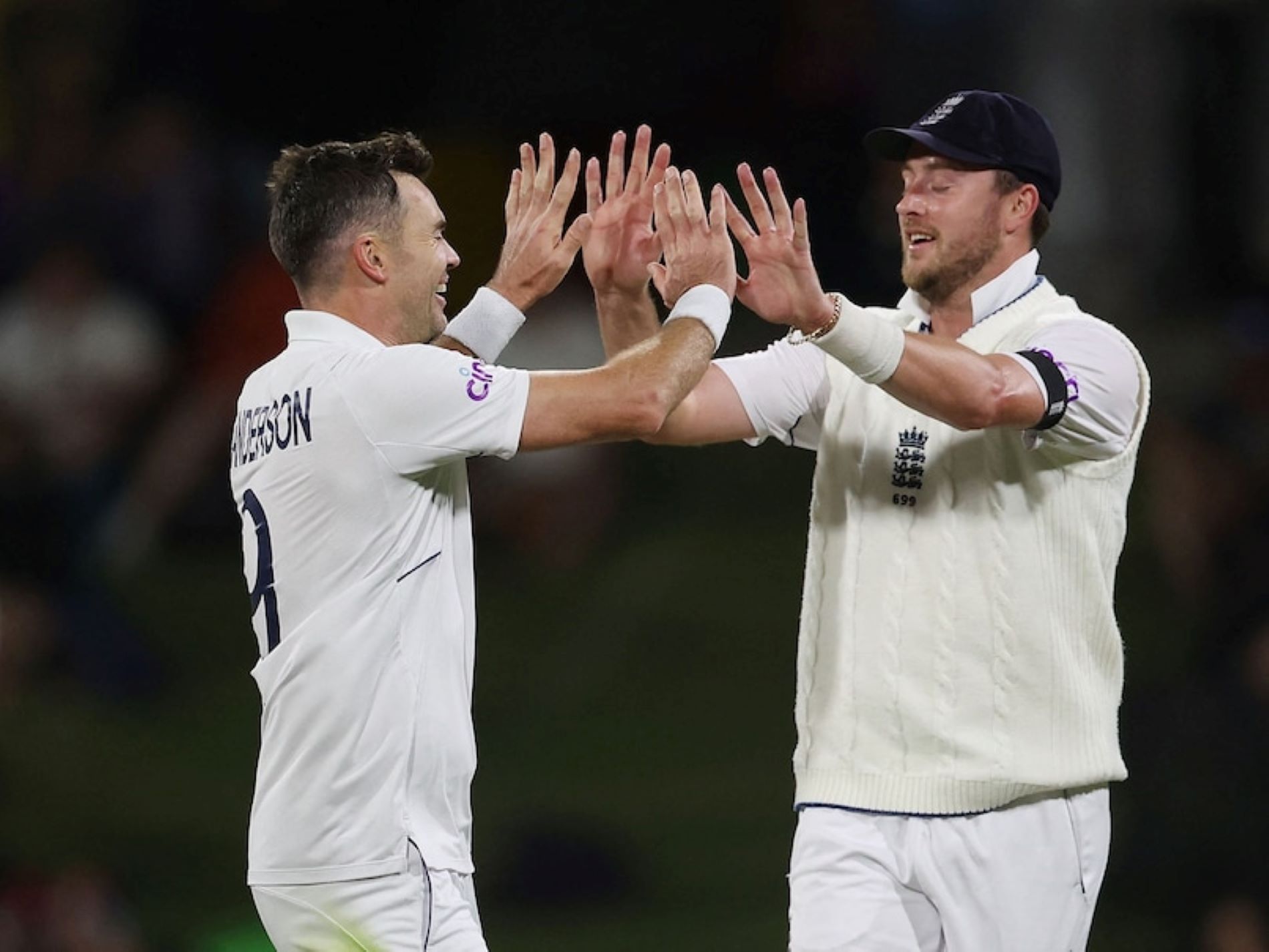 Anderson and Robinson created carnage at the fag end of Day 1 of the first Test.