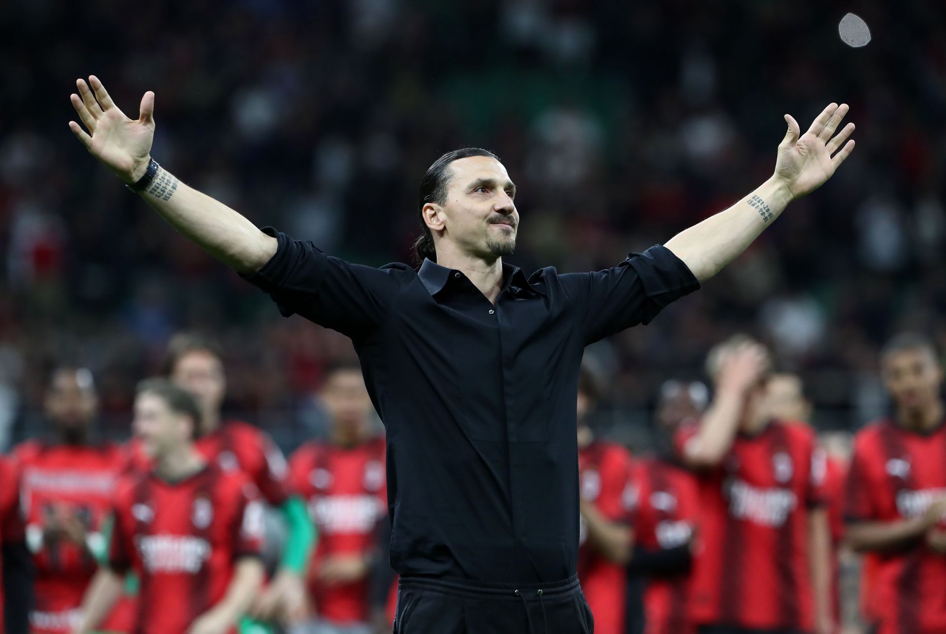 Zlatan Ibrahimovic acknowledges the crow during his farewell