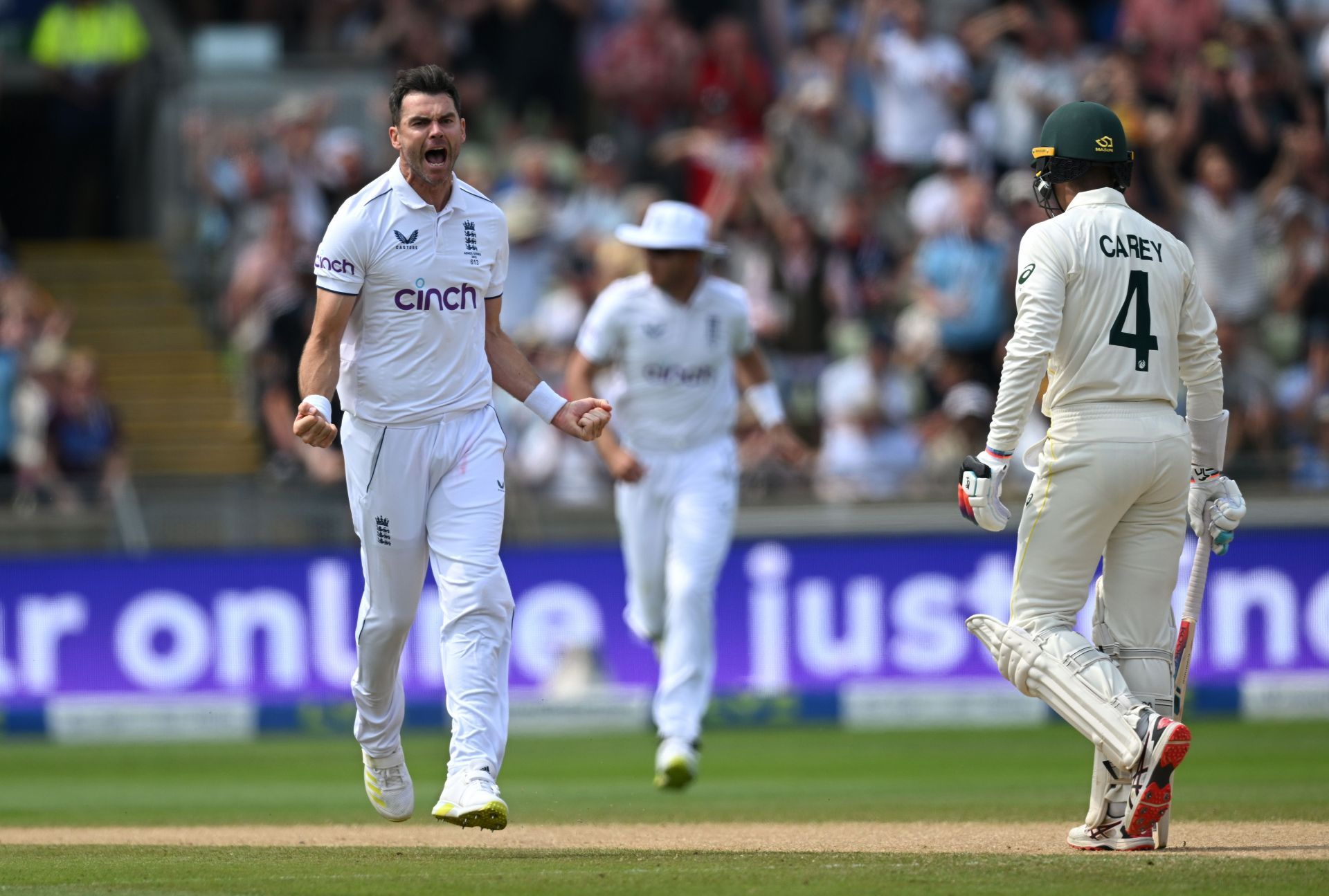 Anderson celebrates the wicket of Alex Carey during the 1st Ashes Test.