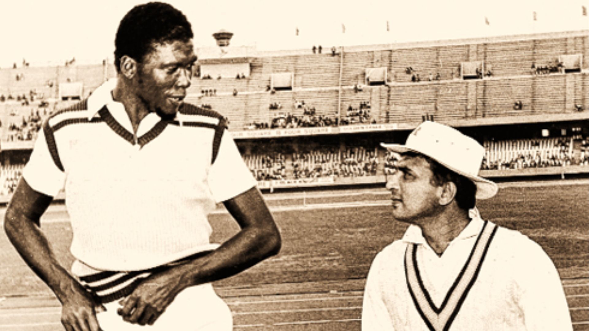 Joel Garner (L) &amp; Sunil Gavaskar (P.C.:Twitter)