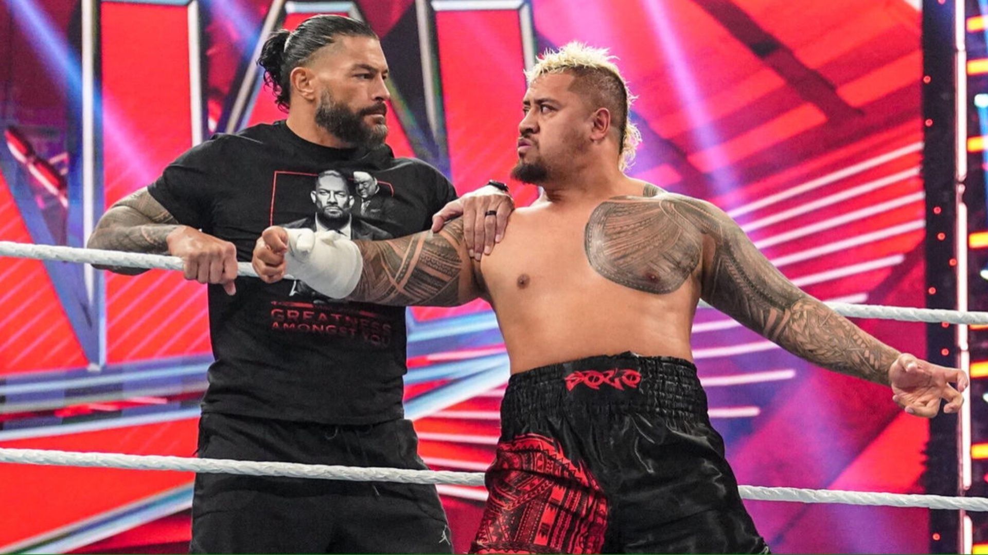 Roman Reigns and Solo Sikoa during an episode of Monday Night RAW.