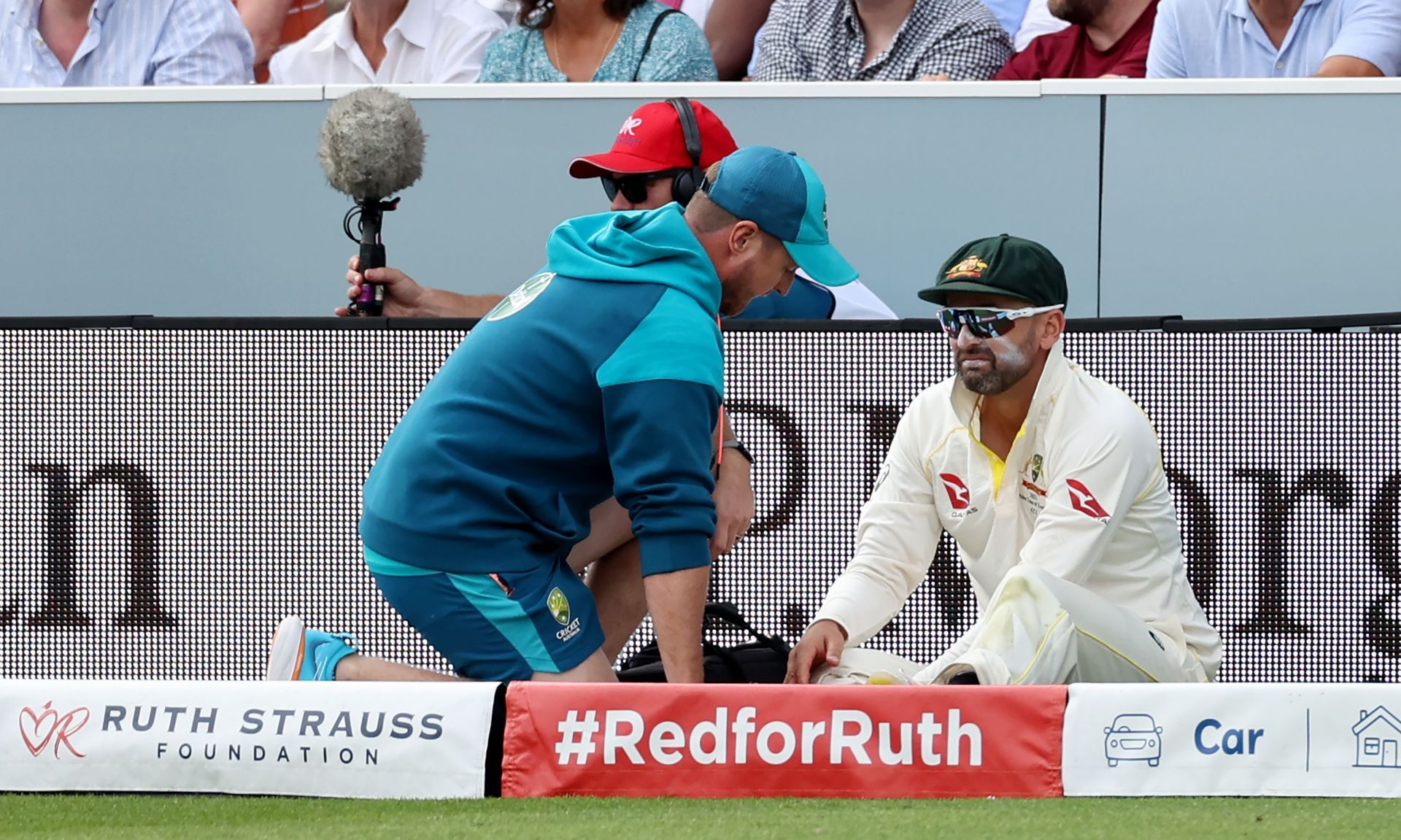 England v Australia - LV= Insurance Ashes 2nd Test Match: Day Two