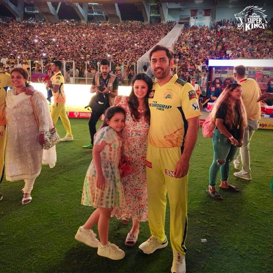 MS Dhoni poses with his family after CSK&#039;s fifth title win [Credits: CSK]