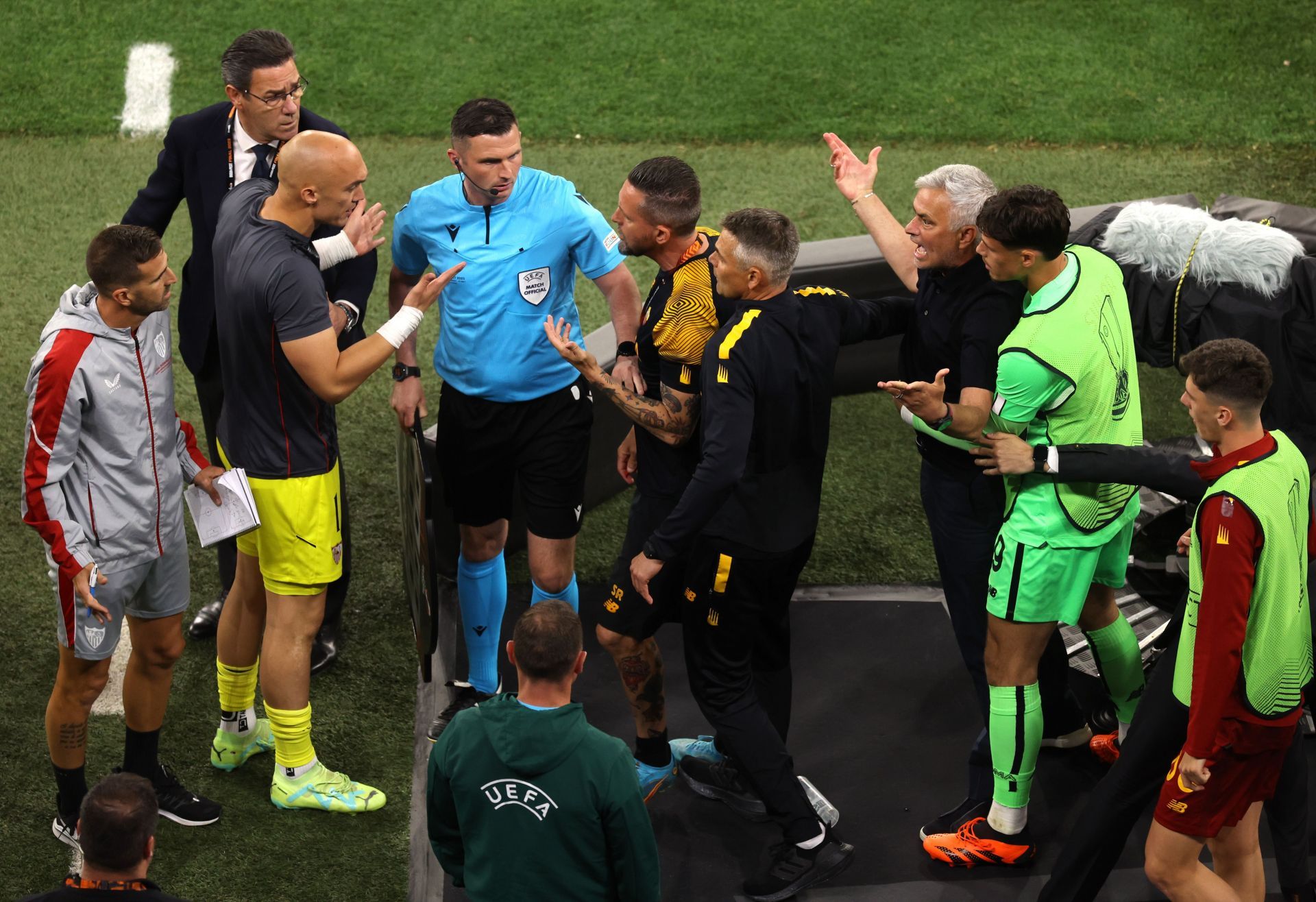 Jose Mourinho lost his head during his side&#039;s final defeat.