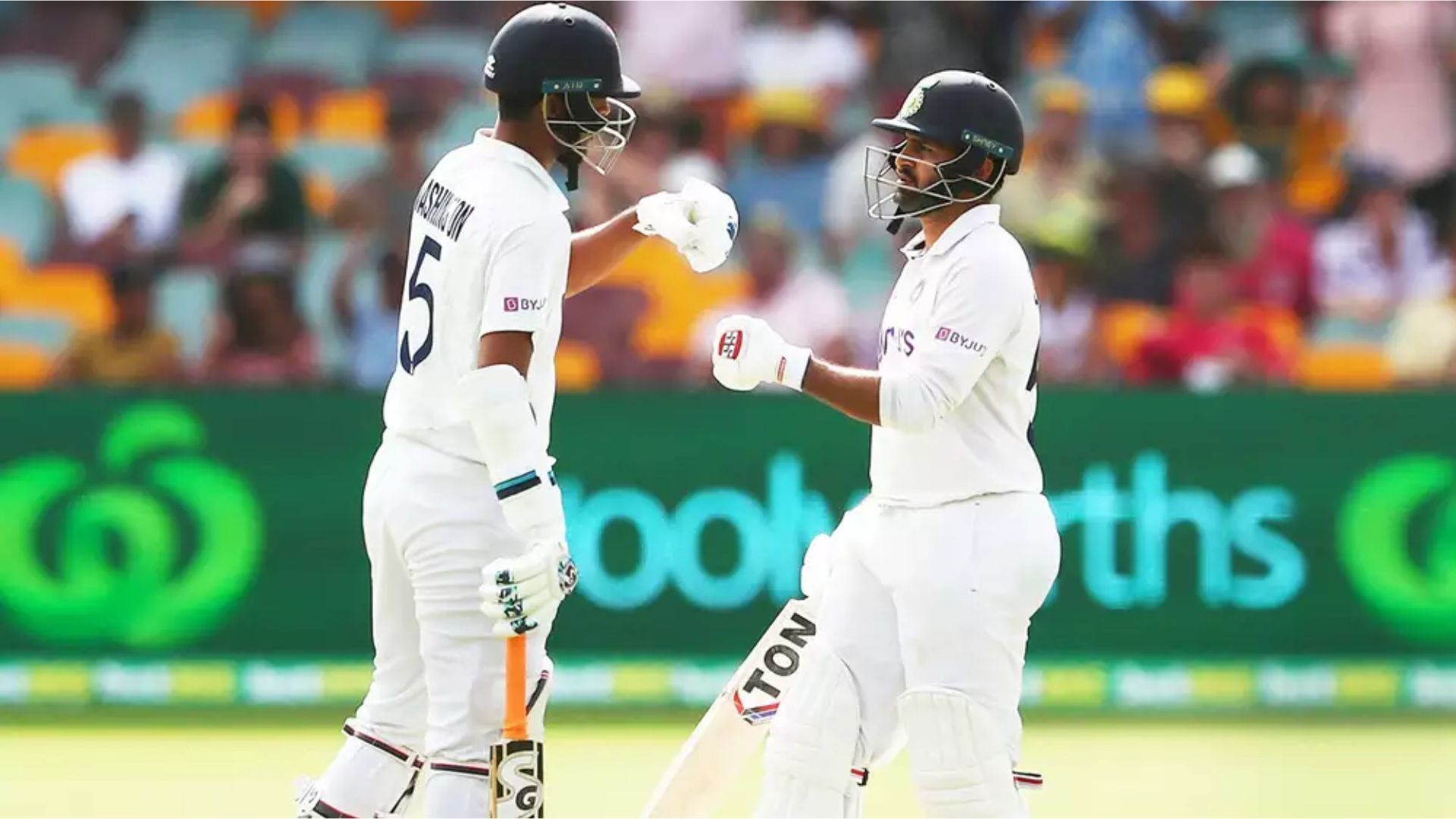 Washington Sundar (L) &amp; shardul Thakur in action during the Gabba Test in 2021 (P.C.:Twitter)