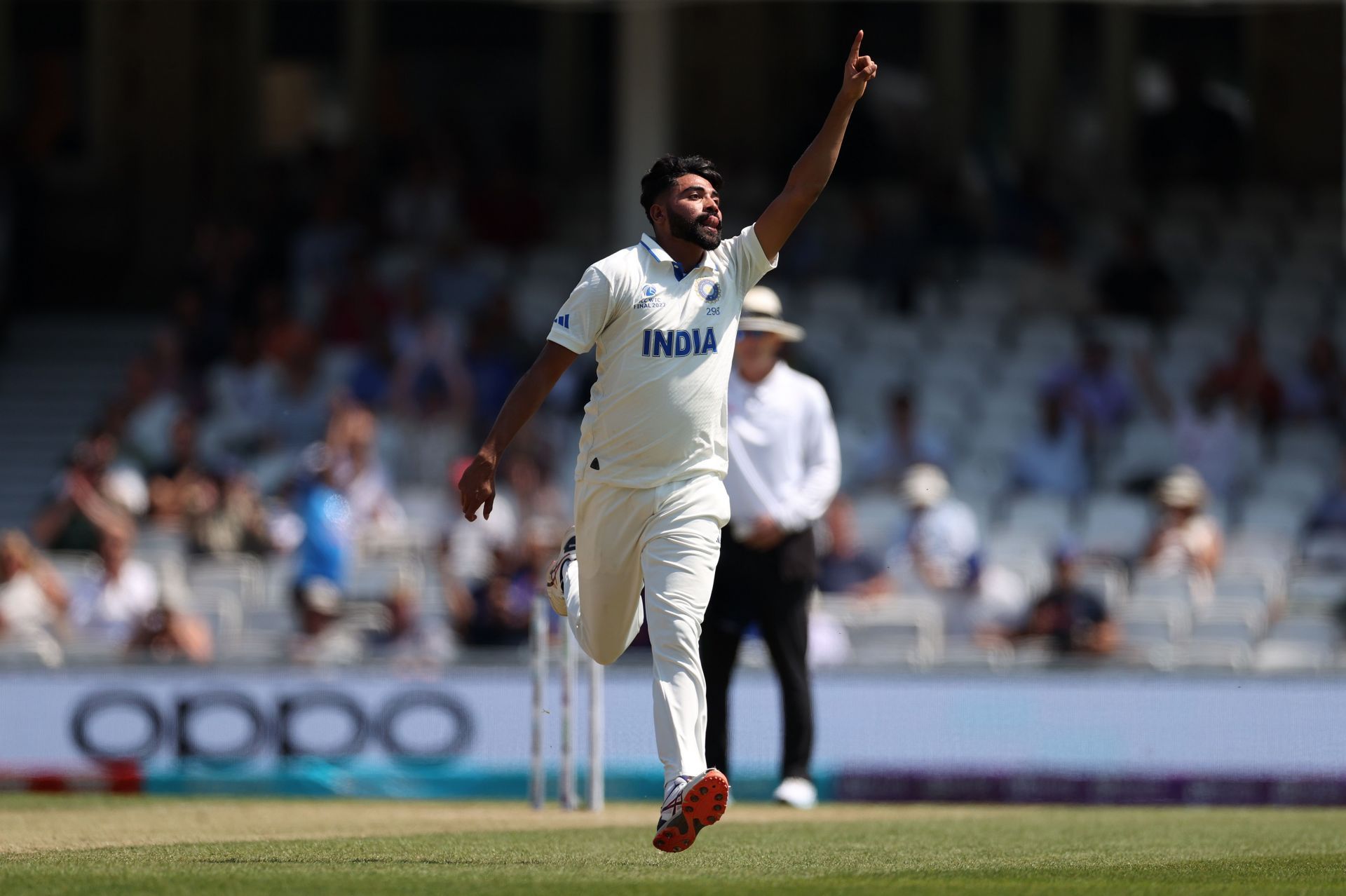 Mohammed Siraj gave India their first breakthrough by dismissing David Warner.