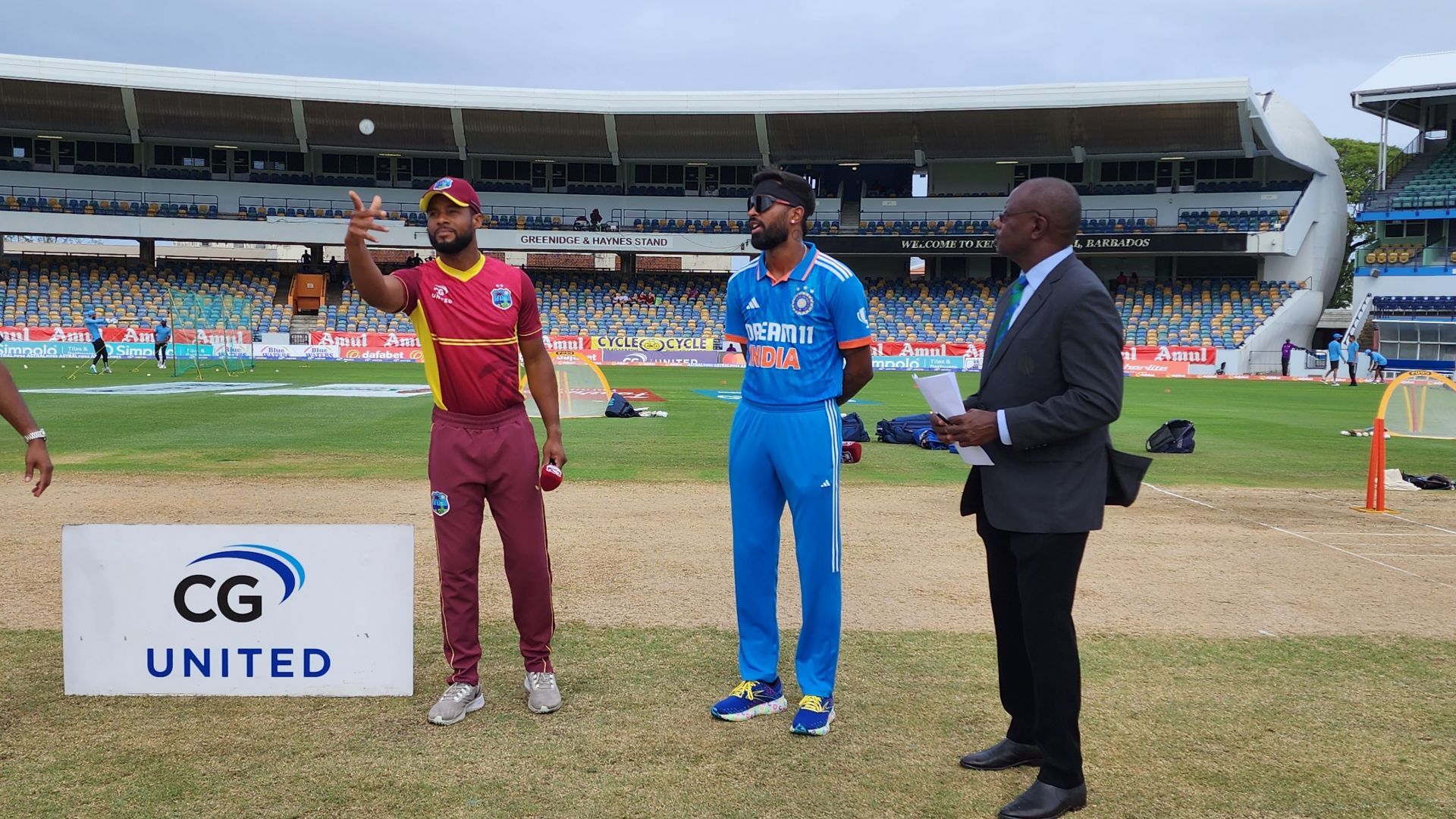 Hardik Pandya [right] will be raring to turn the series around