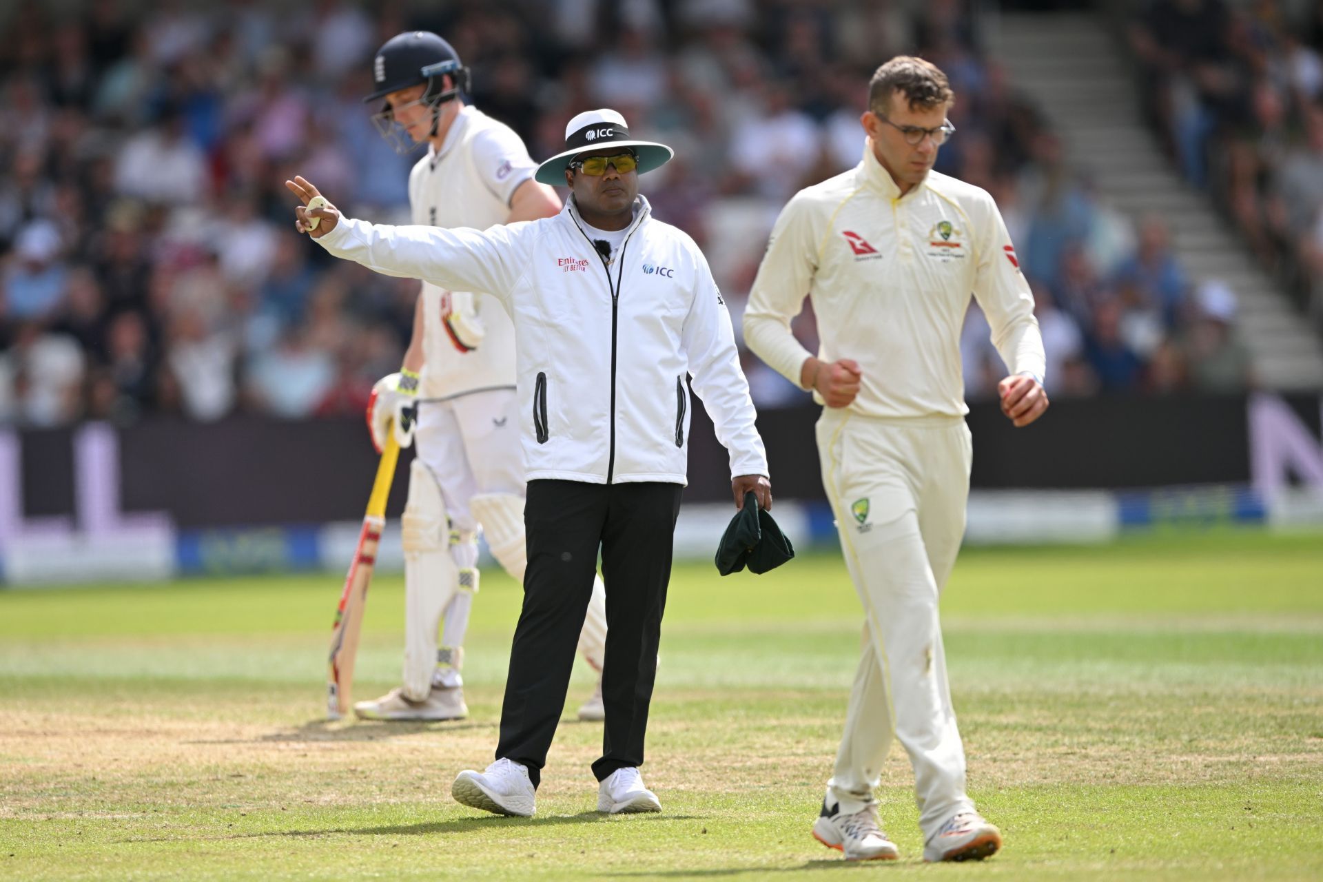 England v Australia - LV= Insurance Ashes 3rd Test Match: Day Four