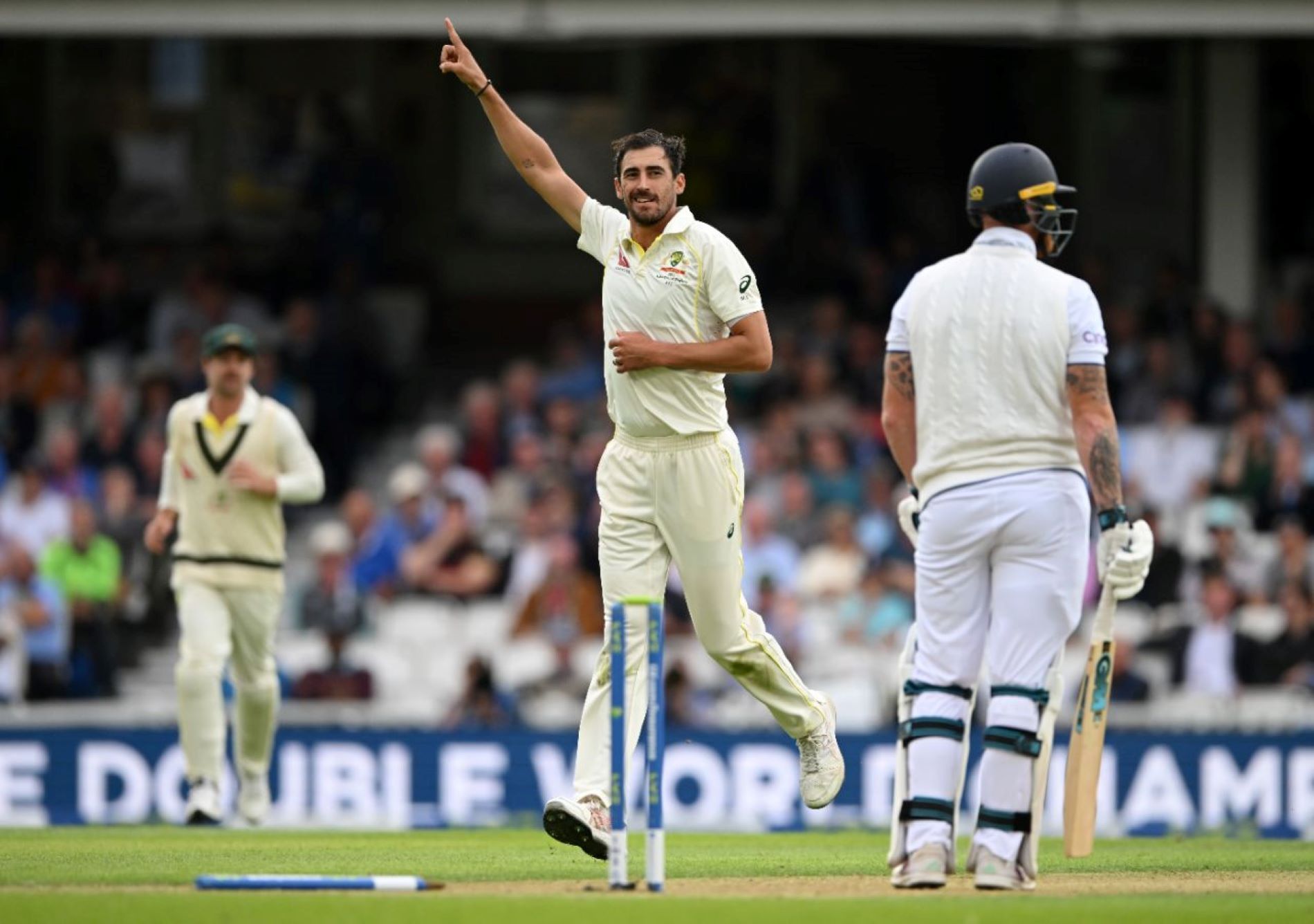 Mitchell Starc cleaned up Ben Stokes with an absolute screamer.