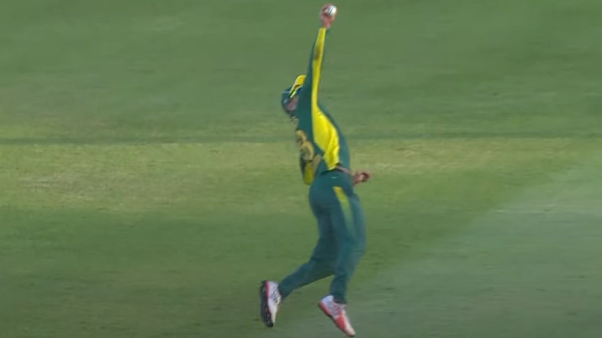 Still from Faf du Plessis stunning catch to dismiss Niroshan Dickwella (P.C.:YouTube)