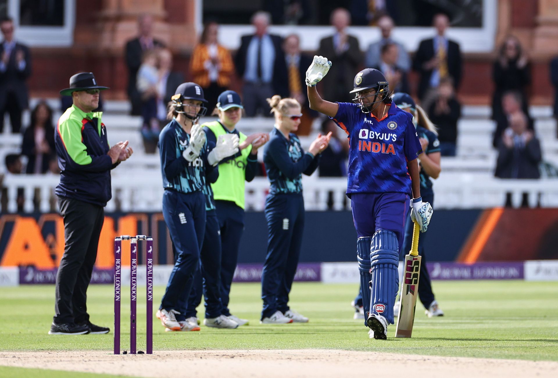 Jhulan Goswami got a fitting farewell at Lord&#039;s.