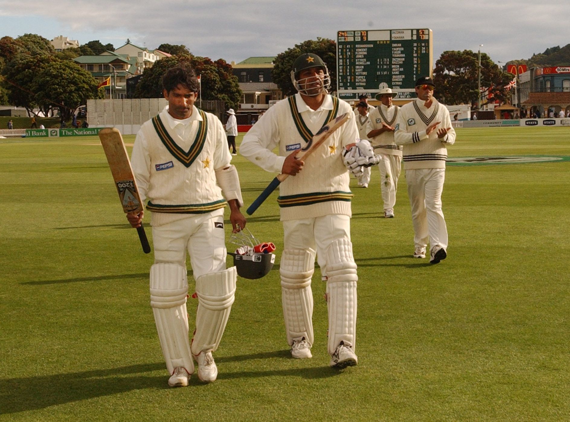 Pakistan's Yousuf Youhana and Inzimam ul Haq vs New Zealand [Getty Images]