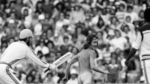 Greg Chappell hitting the streaker with his bat.