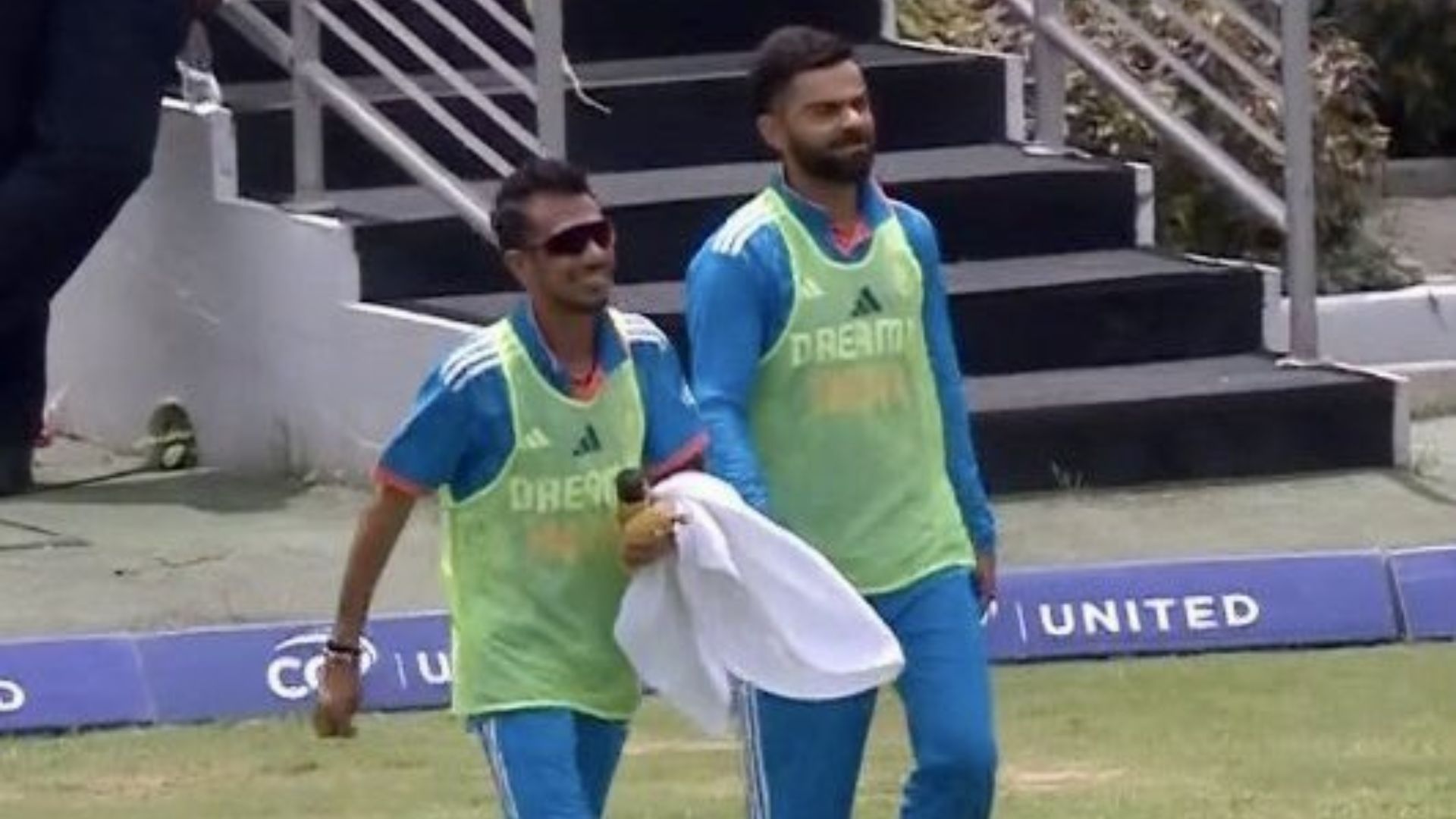 Virat Kohli (R) carried drinks for the players in the middle during the second ODI (P.C.:Twitter)