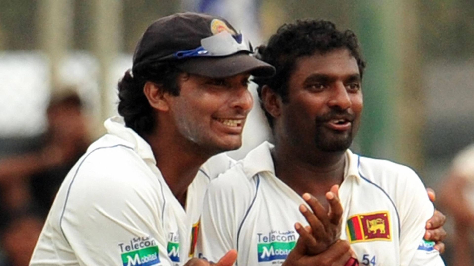 Kumar Sangakkara (L) &amp; Muttiah Muralitharan (P.C.:Twitter)